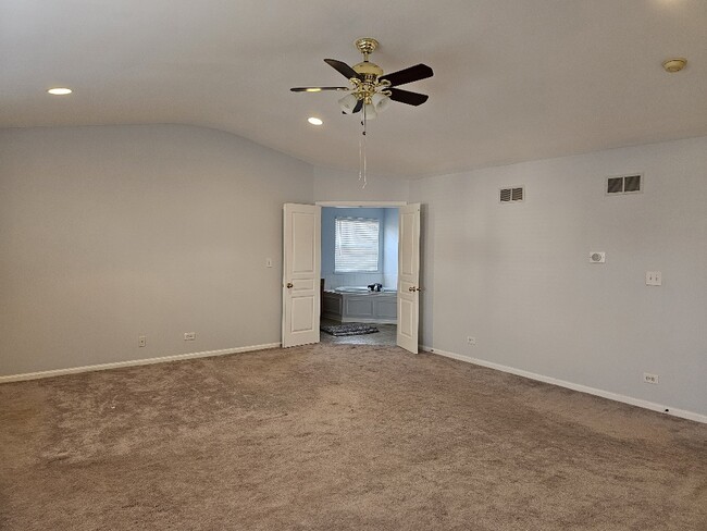 Photo - 113 English Oak Ln