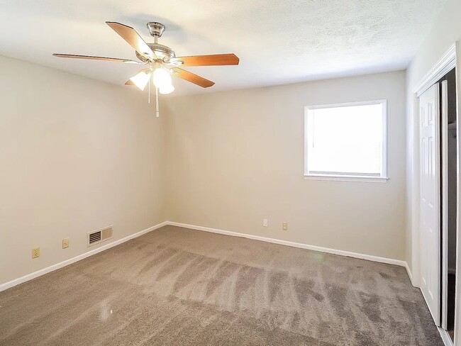 Photo - 721 Bluebird Dr SE