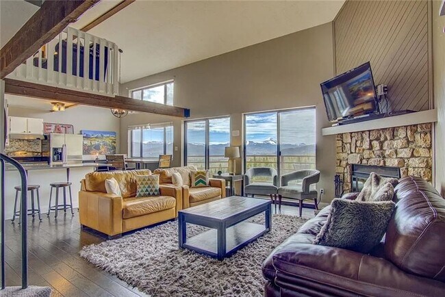 Building Photo - Buffalo Ridge - Spacious unit with Wifi, Covered Parking & Clubhouse