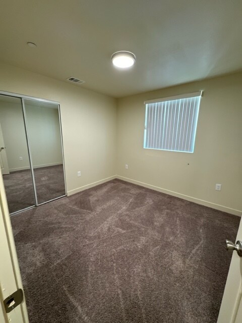 Photo - 714-716 E 88th Pl