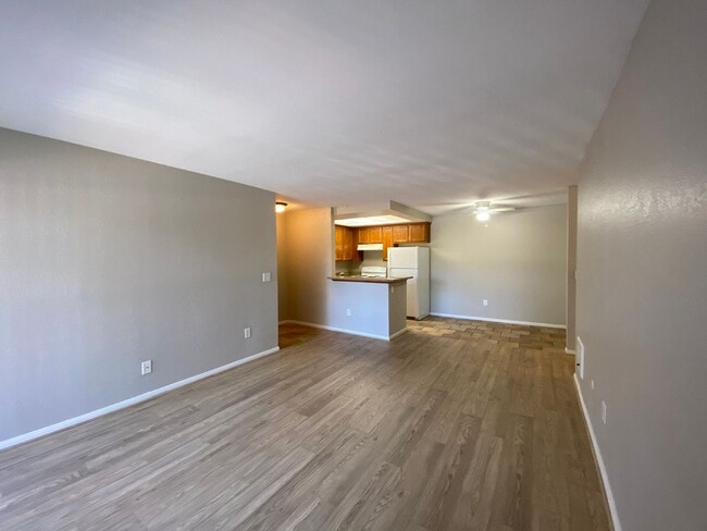 Building Photo - 2 Bedroom Condo in Arbor Hills Gated Community