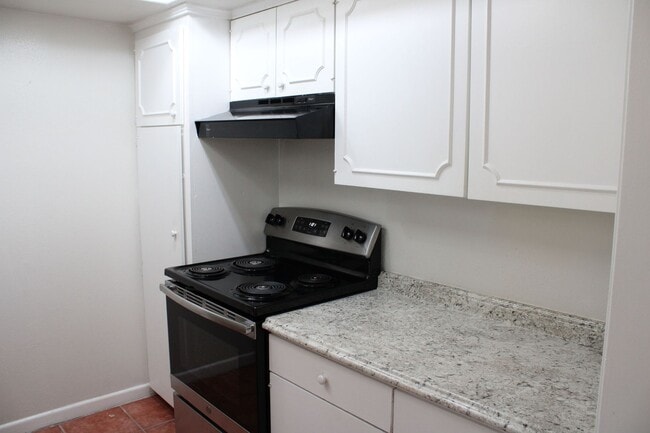Photo - RENOVATED 2-BEDROOM CONDO AT THE GEORGIAN