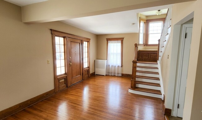 Photo - 202 W 4th Ave