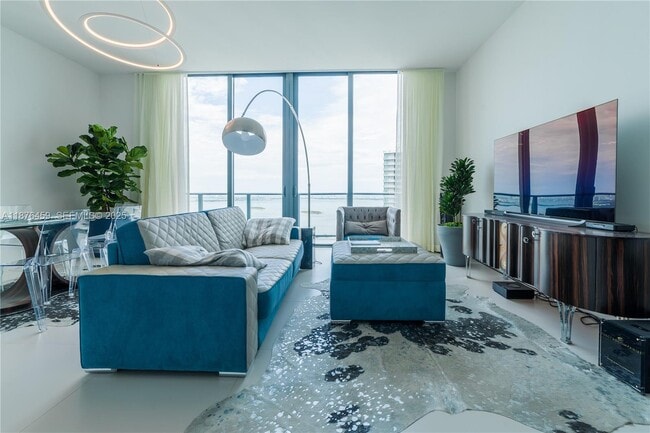 Photo - 501 NE 31st St Unidad PH4402