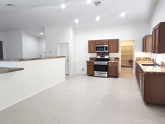 Photo - 41618 Petersfield Rd