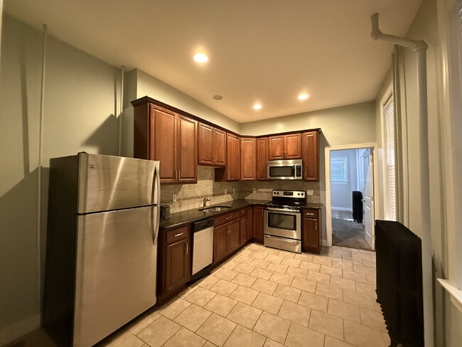 Building Photo - "Charming 1-Bedroom with Hardwood Elegance in Lancaster’s Heart!" Unit 1