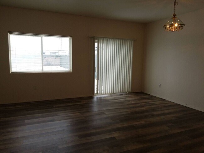 1706-1708 W Peninsula Dr