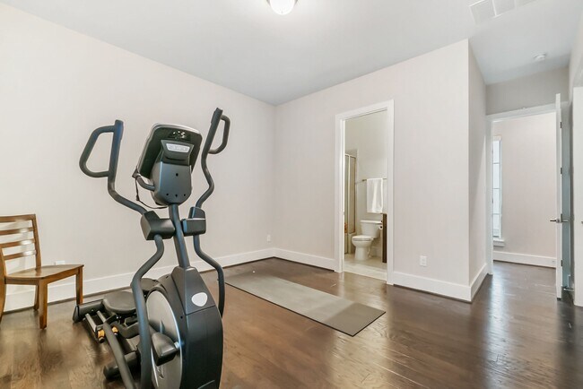 Photo - 139 Gildwood Pl