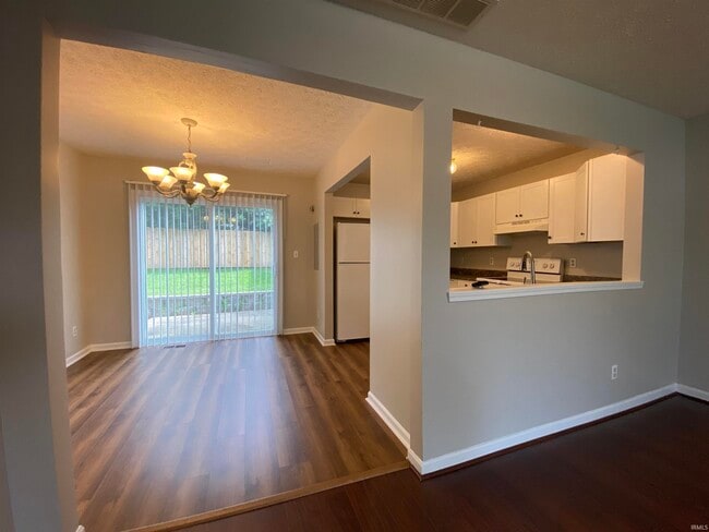 Photo - 163 Willow Ct