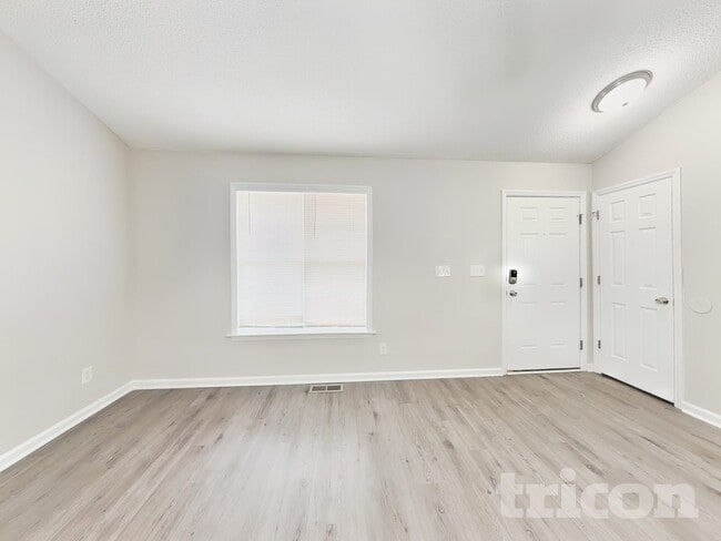 Photo - 105 Pinto Ln
