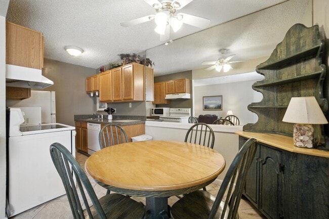 Photo - 905 Leisure Square