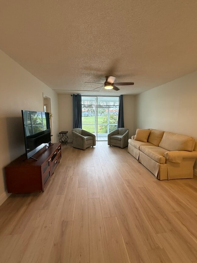 Living Room - 160 Turtle Lake Ct Unit 109