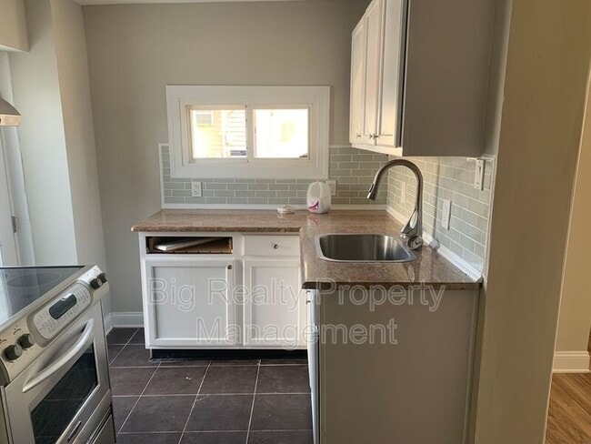 Photo - 457 Walnut St