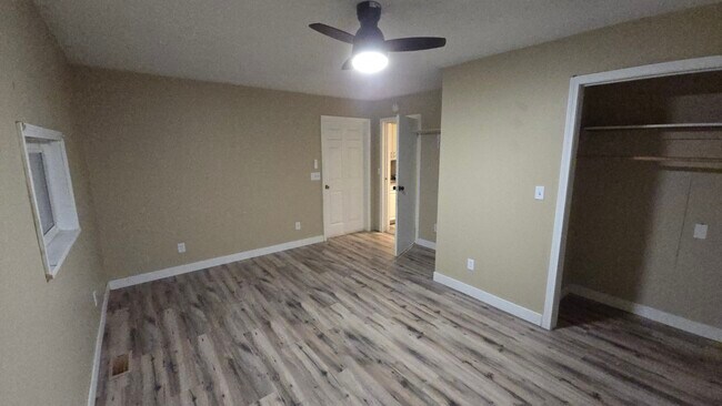 Photo - 201 Mcleansboro St