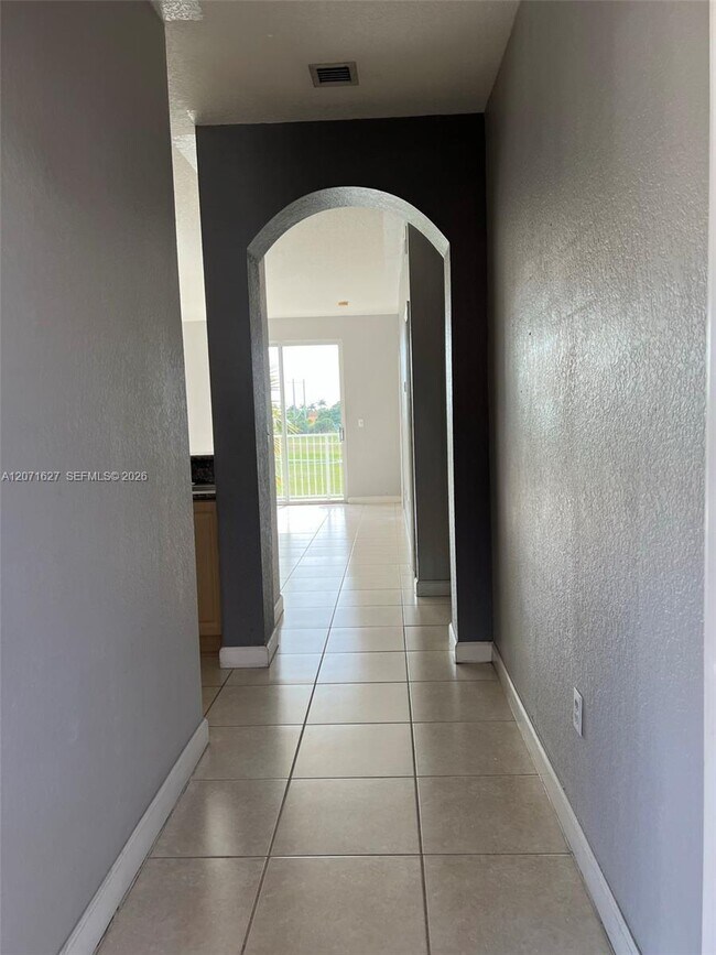 Photo - 17630 NW 73rd Ave Unidad 203-4