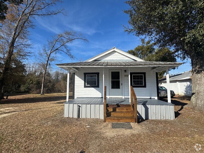 Building Photo - Newly Renovated 2 Bedroom 1-Bath in Grand ... Rental