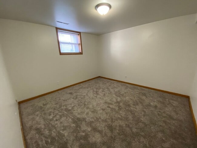 506 1st Ave NE Unit B