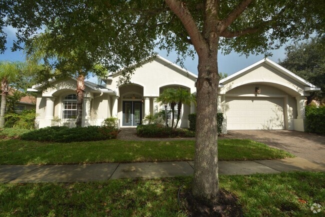 Building Photo - Luxurious Pool Home in gated community of ...