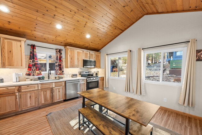 Photo - 1025 E Country Club Blvd