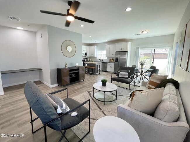 Photo - 815 E Roma Ave