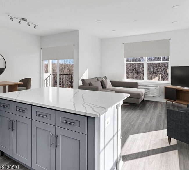 Building Photo - 9 Hellers Ln Unit 3