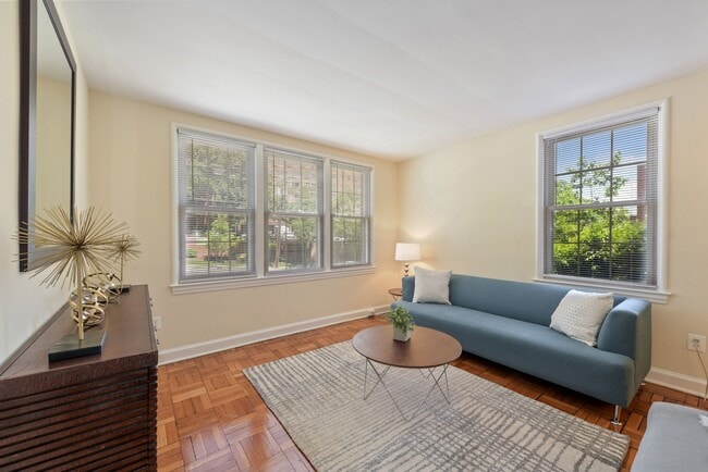 Photo - 2724-40 Porter Street