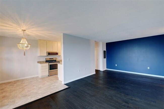 Photo - 37 Bullocks Point Ave Unit 3C