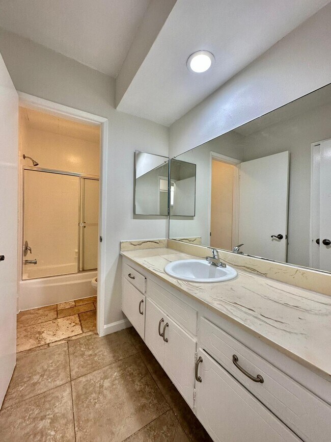 Photo - 531 S Mariposa Ave Unit 106