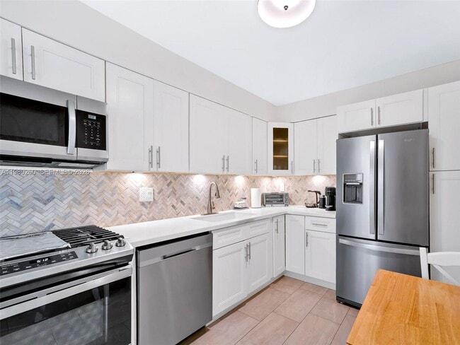 Building Photo - 3140 S Ocean Dr Unit 612