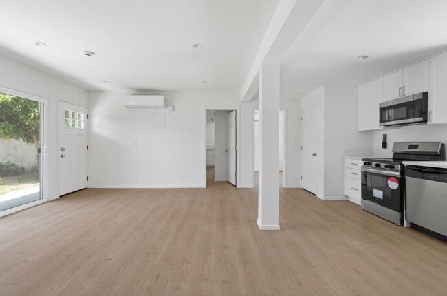 Photo - 3118-3114 W 109th St Unidad 3-4