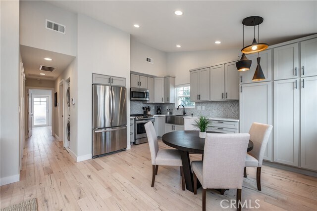 Photo - 4039 Clayton Ave W