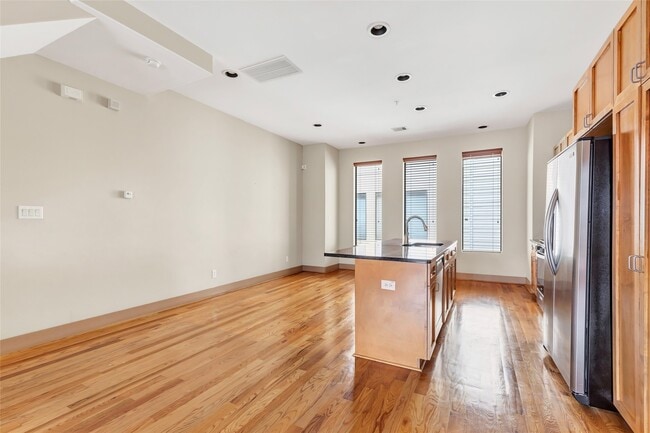 Photo - 2300 Union St Unit 2300D