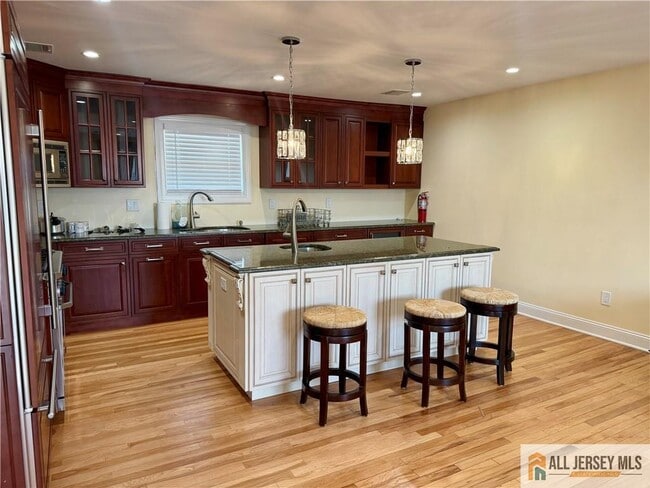 Photo - 1084 Stelton Rd