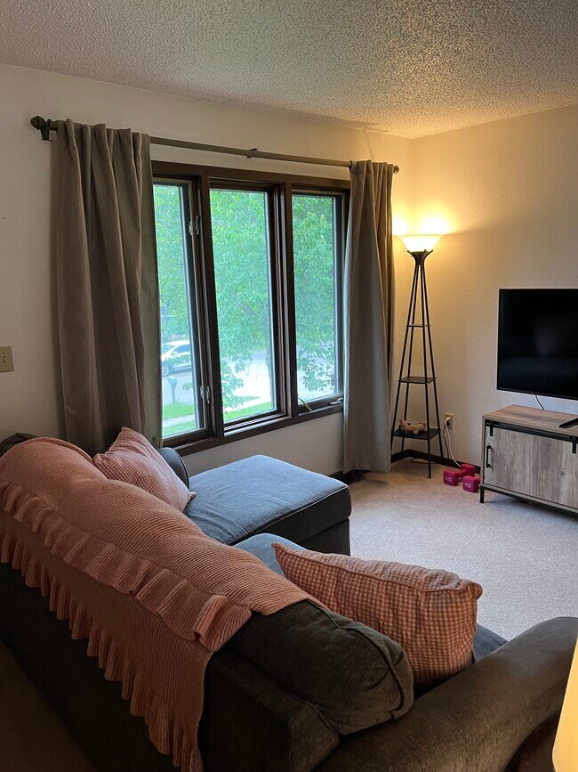 Photo - 1467 Westview Dr