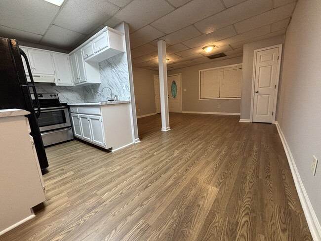 Building Photo - 3211 Country Ln Unit Bottom