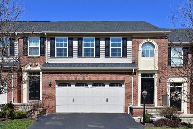 Building Photo - 616 Edison Dr