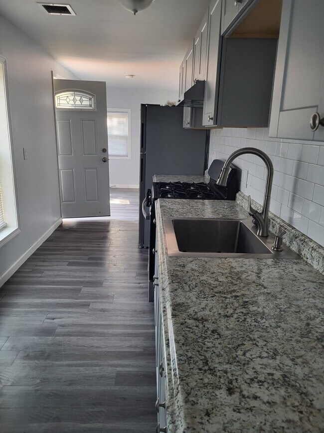 Kitchen - 11 Dix St Apartments Unit 11