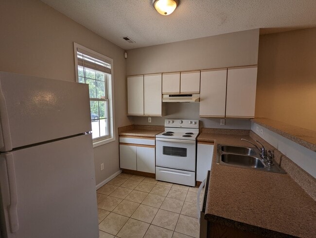 Photo - 700 Sykes St Unit B