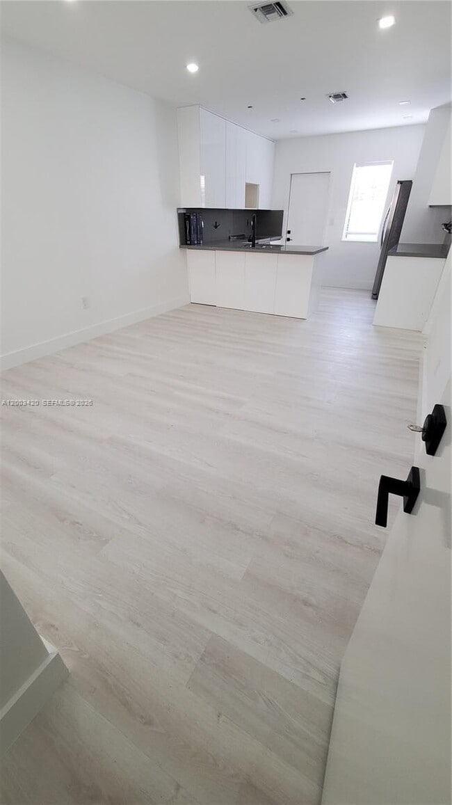 Photo - 215 Zamora Ave Unit 3