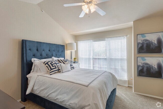 2BR, 2BA - 1123 SF B1 - Bedroom