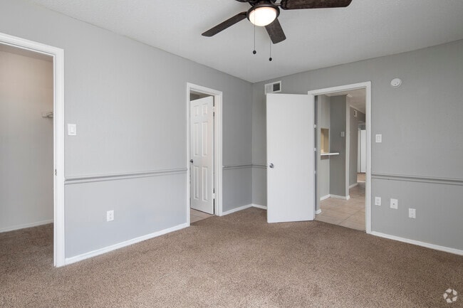 2 beds, 2 baths, 905 sq ft Classic