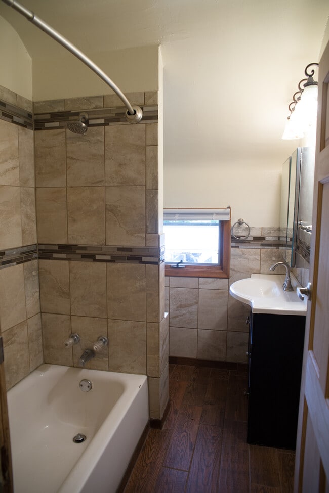 Photo - 608 8th St SE