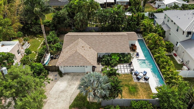 Aerial - 1750 Alta Vista St