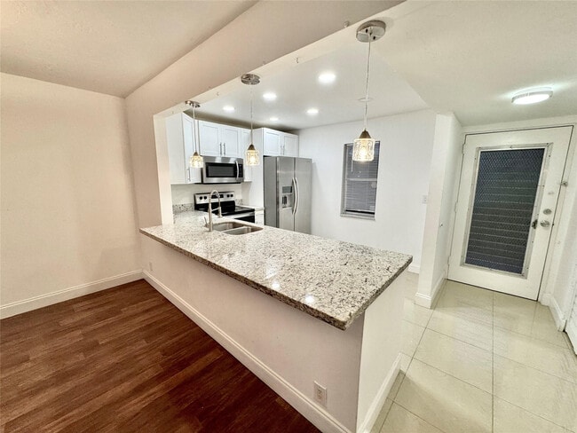 Photo - 2821 Somerset Dr Unit 216