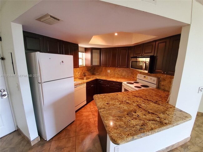 Building Photo - 8363 Lake Dr Unit 201