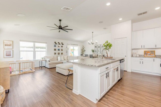 Photo - 5940 NW Pine Trail Cir