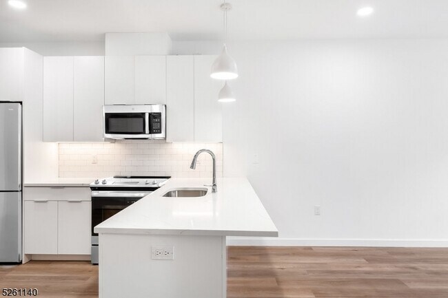 25 Freeway Dr E Unit 508