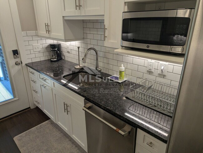 Photo - 144 E Tryon St Unit 5