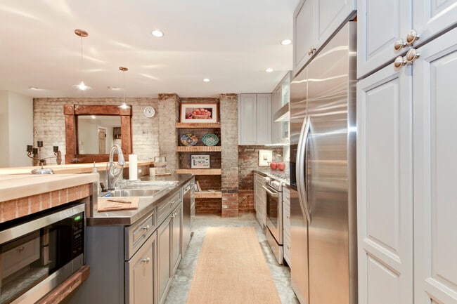 Photo - 917 Constitution Ave NE Apt 1 Unit 1