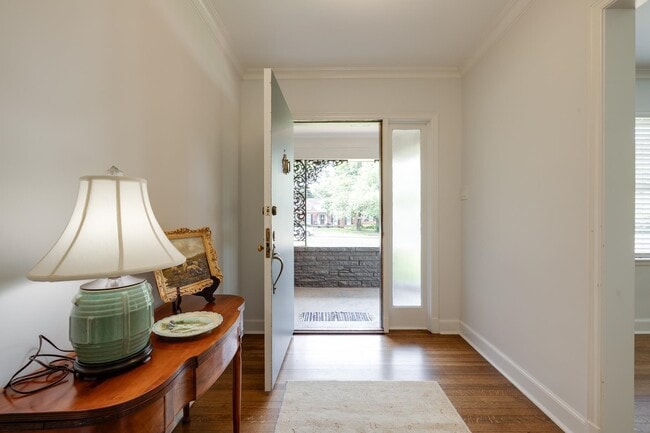 Photo - 5208 Gwynne Rd